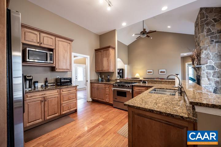 211 HIDDEN SPRINGS LN