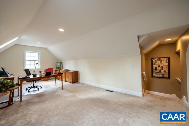 211 HIDDEN SPRINGS LN