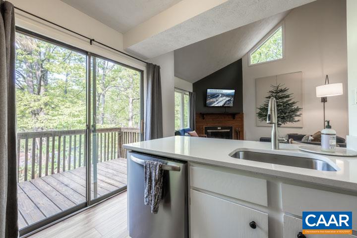 733 LAURELWOOD CONDOS