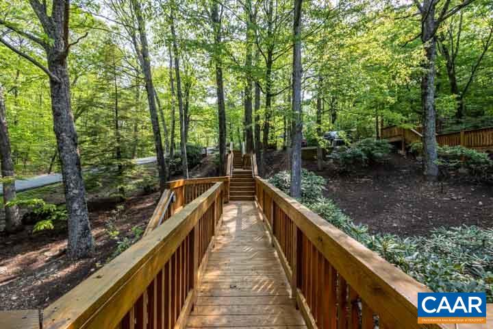 733 LAURELWOOD CONDOS