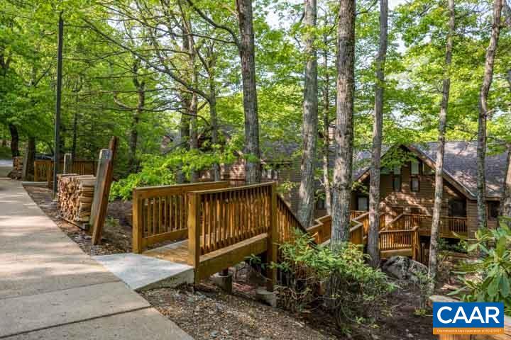 733 LAURELWOOD CONDOS