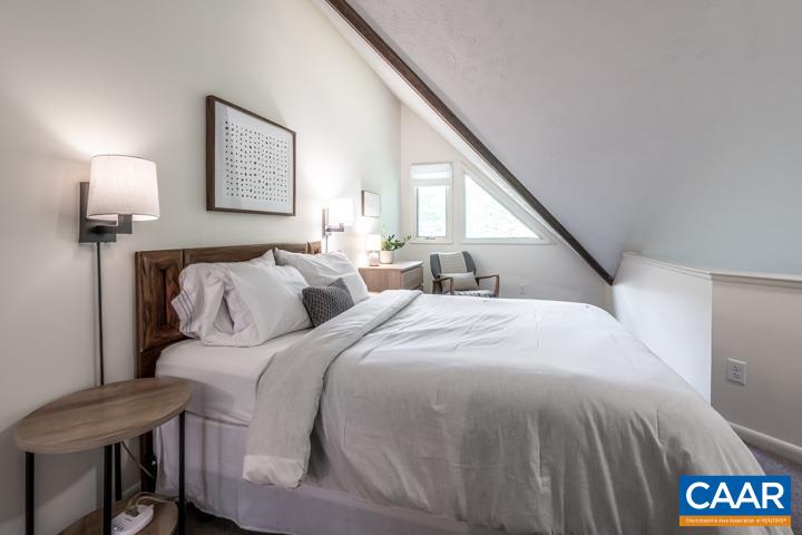 733 LAURELWOOD CONDOS