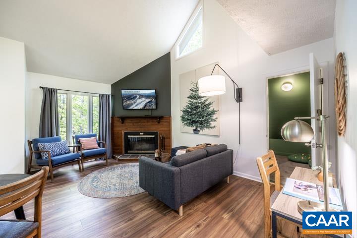 733 LAURELWOOD CONDOS