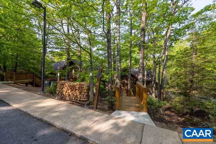 733 LAURELWOOD CONDOS