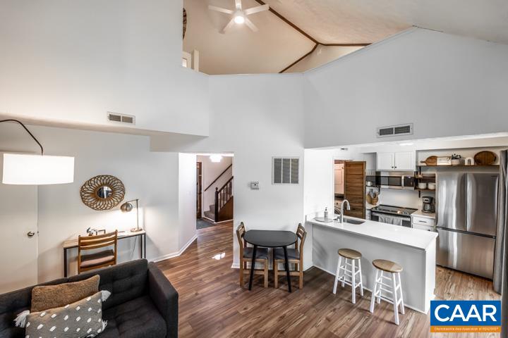 733 LAURELWOOD CONDOS