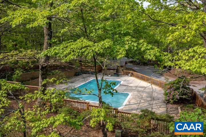 733 LAURELWOOD CONDOS
