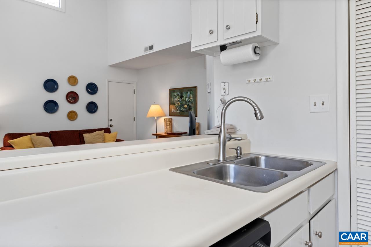 773 LAURELWOOD CONDOS