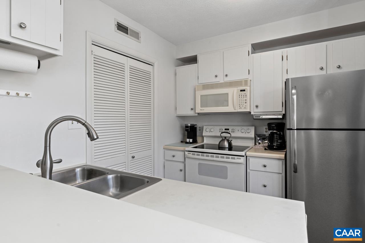 773 LAURELWOOD CONDOS