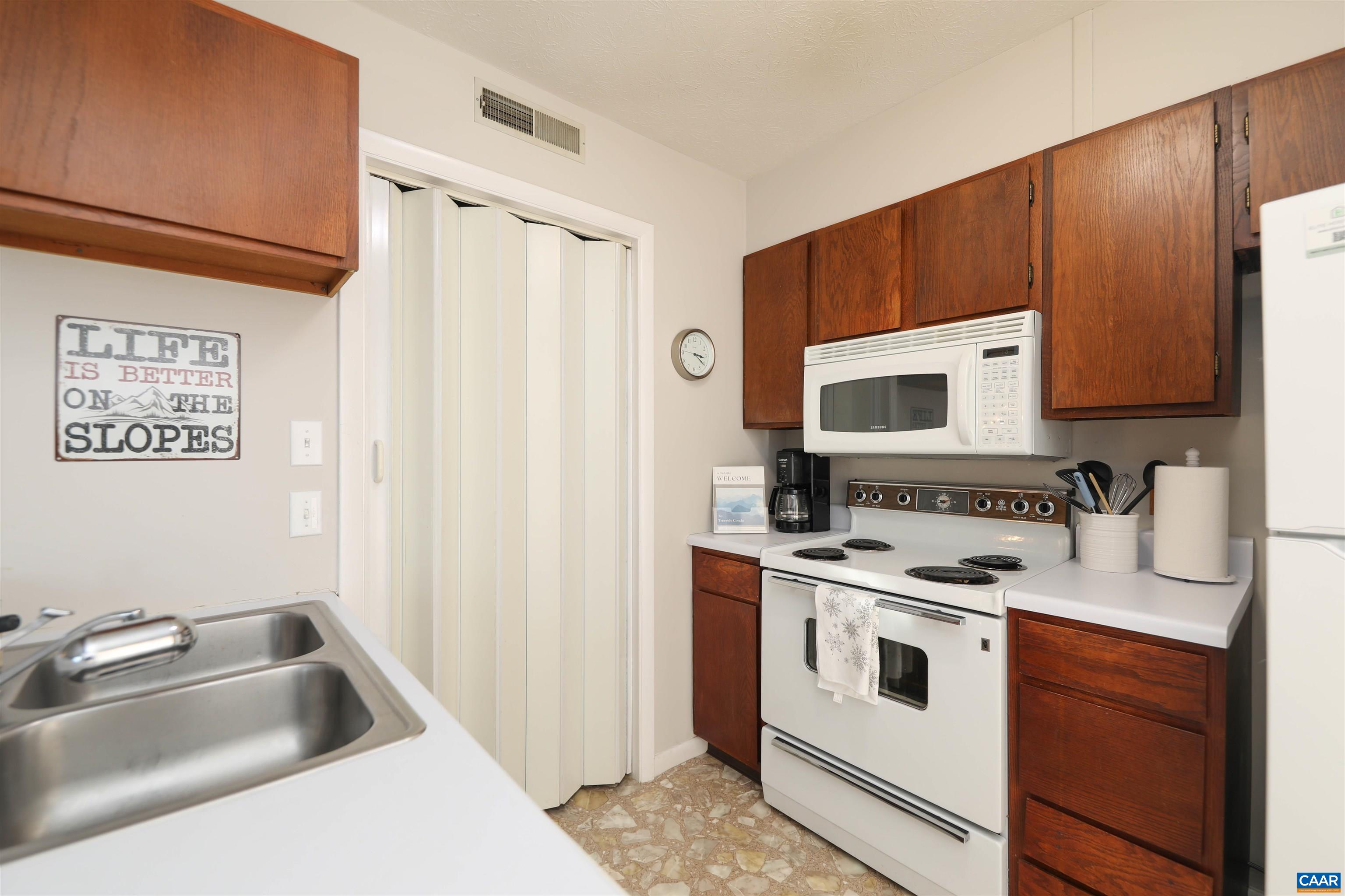 463 THREE RIDGES CONDOS