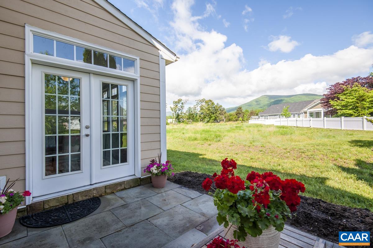20 APPLE BLOSSOM CT