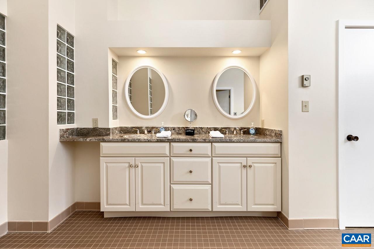 1642 OVERLOOK CONDOS Unit: 1642