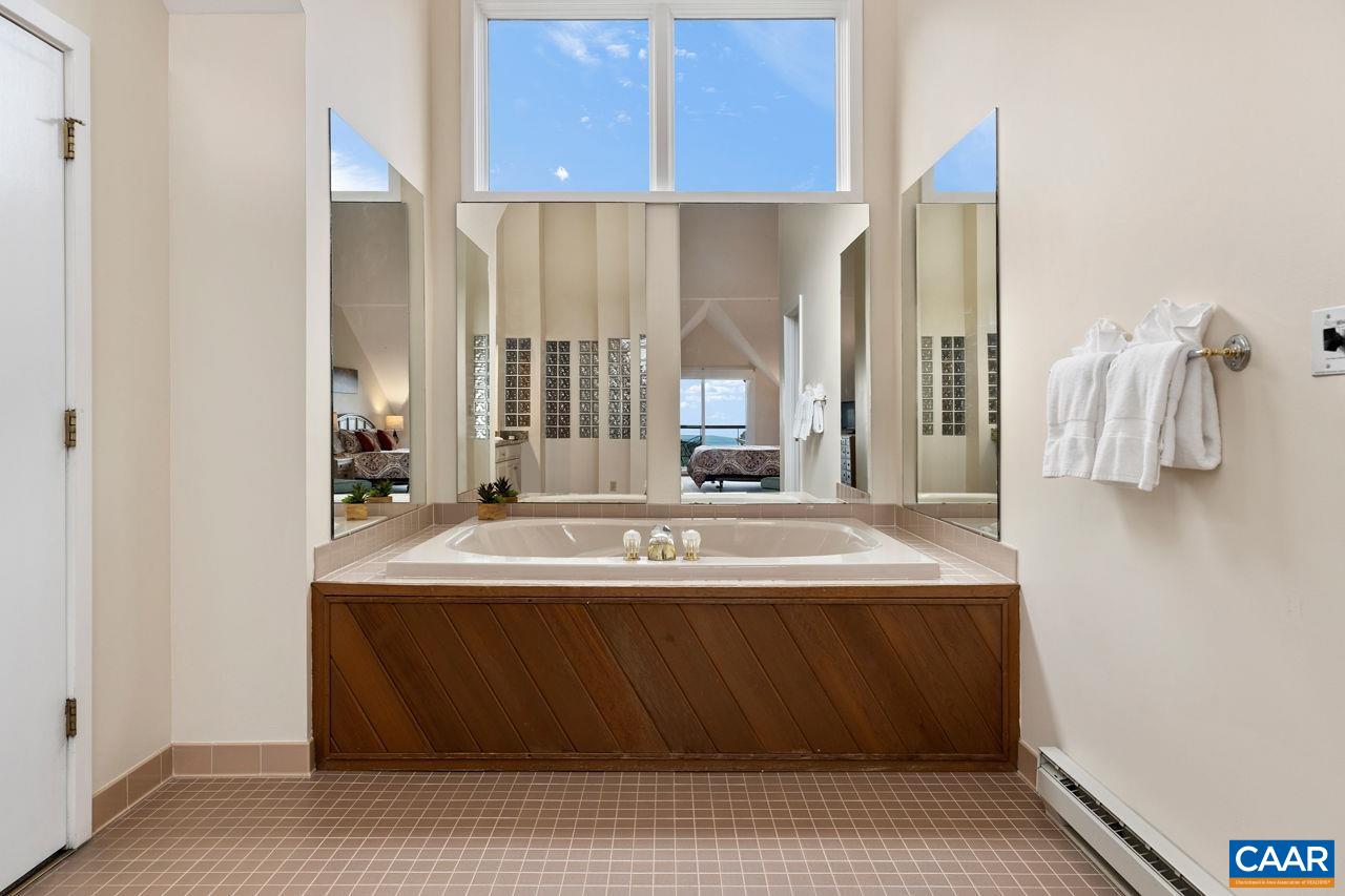 1642 OVERLOOK CONDOS Unit: 1642