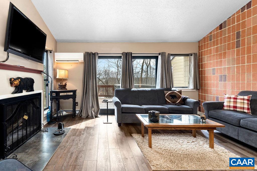 641 WHITE OAK CONDOS