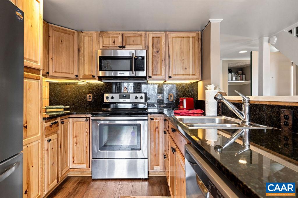 641 WHITE OAK CONDOS
