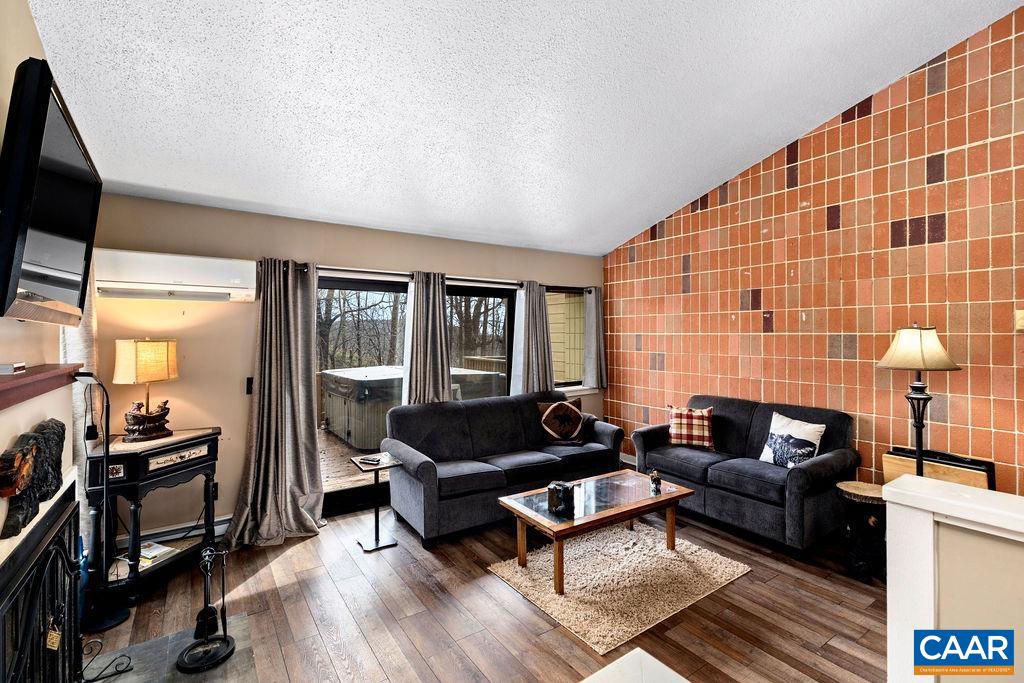641 WHITE OAK CONDOS