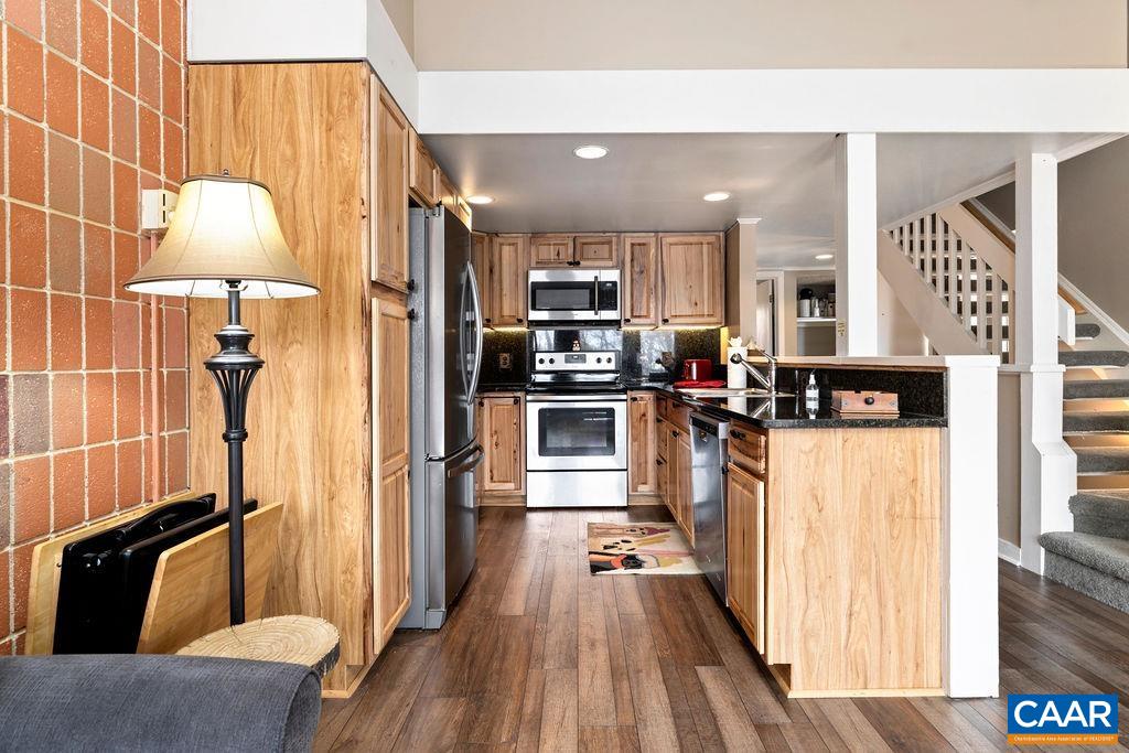 641 WHITE OAK CONDOS