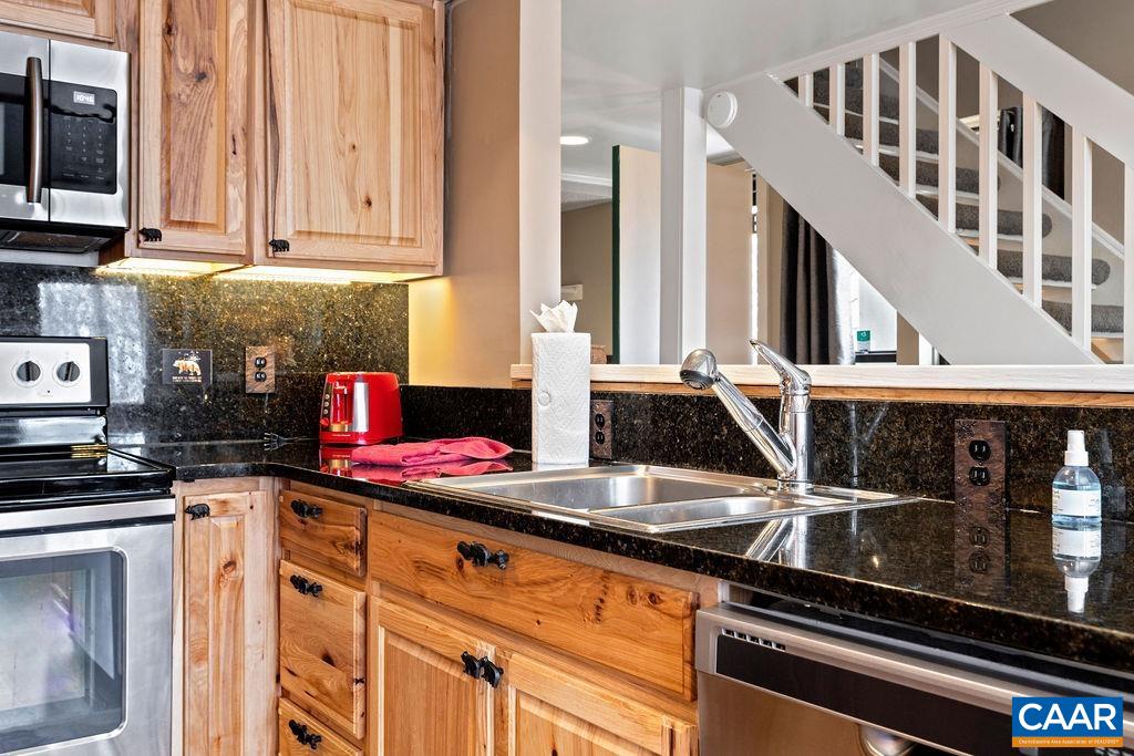 641 WHITE OAK CONDOS