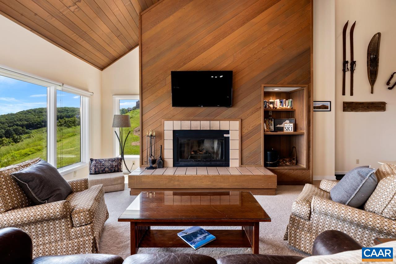 1642 OVERLOOK CONDOS