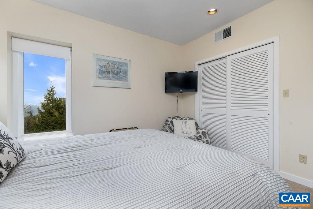 1642 OVERLOOK CONDOS