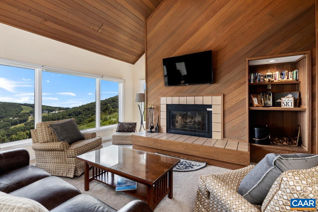 1642 OVERLOOK CONDOS