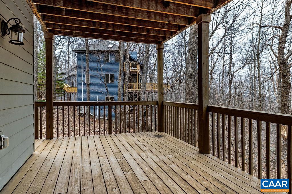 30 STONY COVE LN
