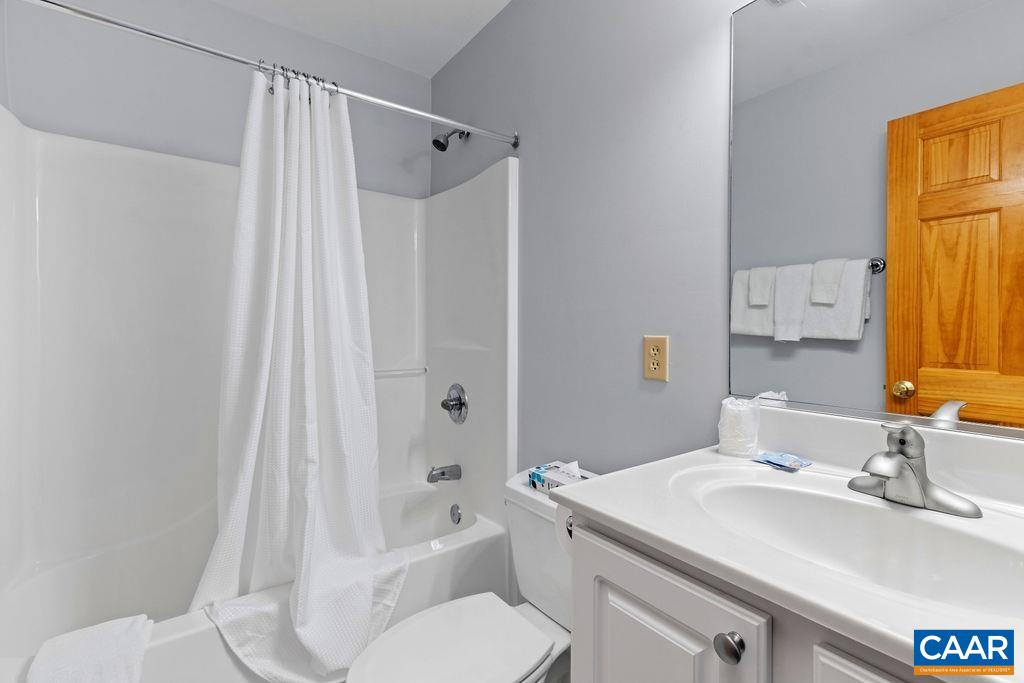 30 STONY COVE LN