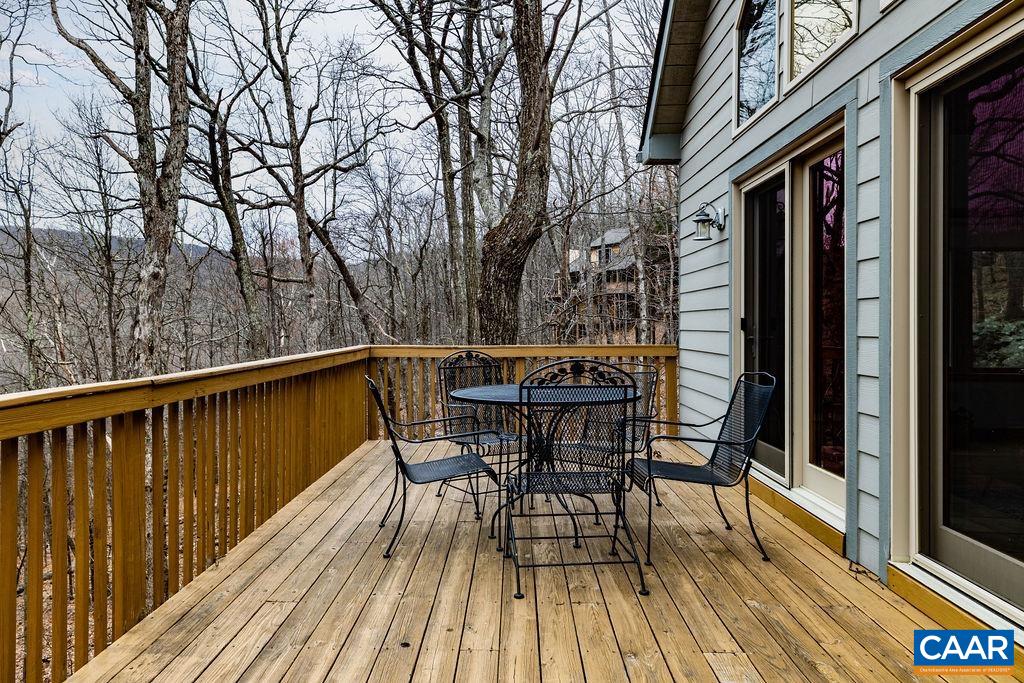 30 STONY COVE LN