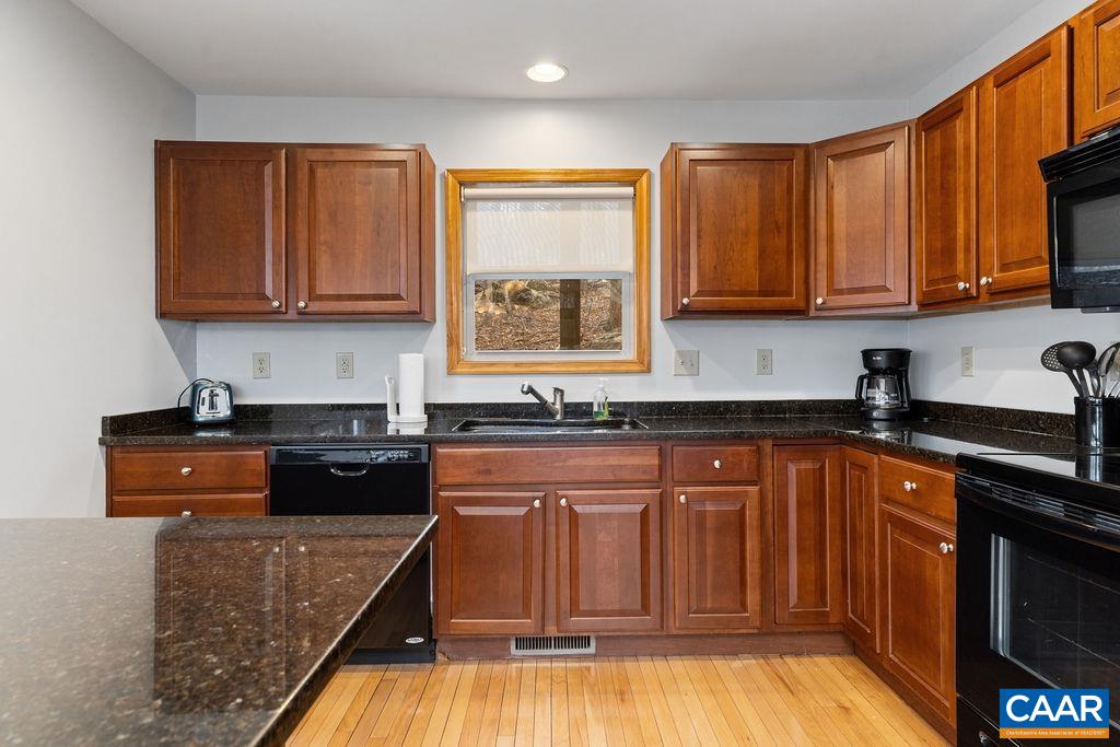 30 STONY COVE LN