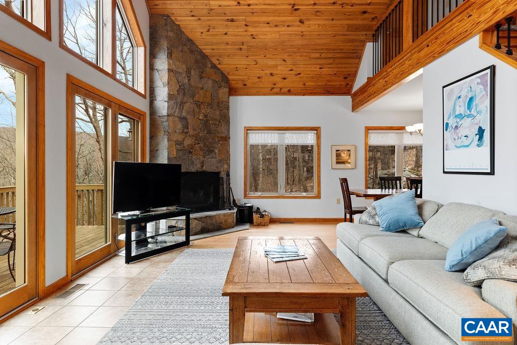 30 STONY COVE LN