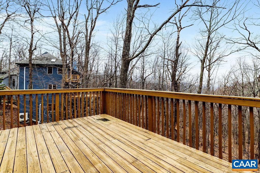 30 STONY COVE LN