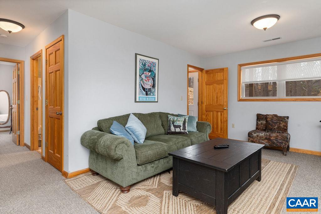 30 STONY COVE LN
