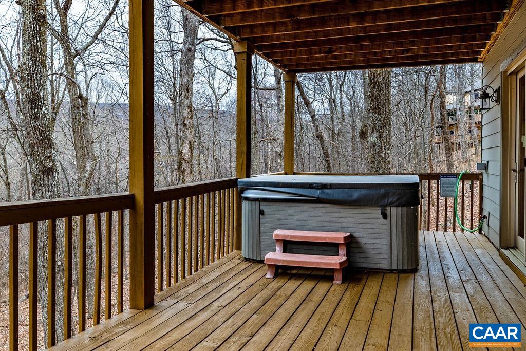 30 STONY COVE LN