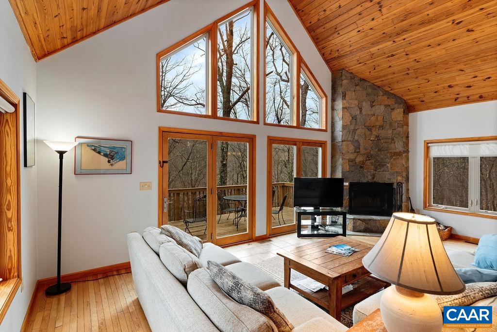 30 STONY COVE LN