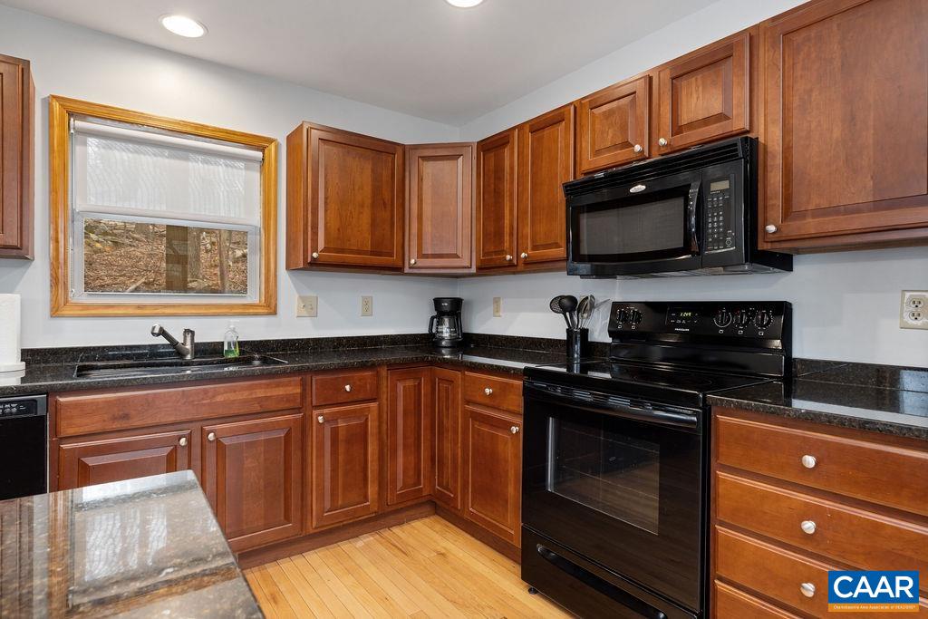 30 STONY COVE LN