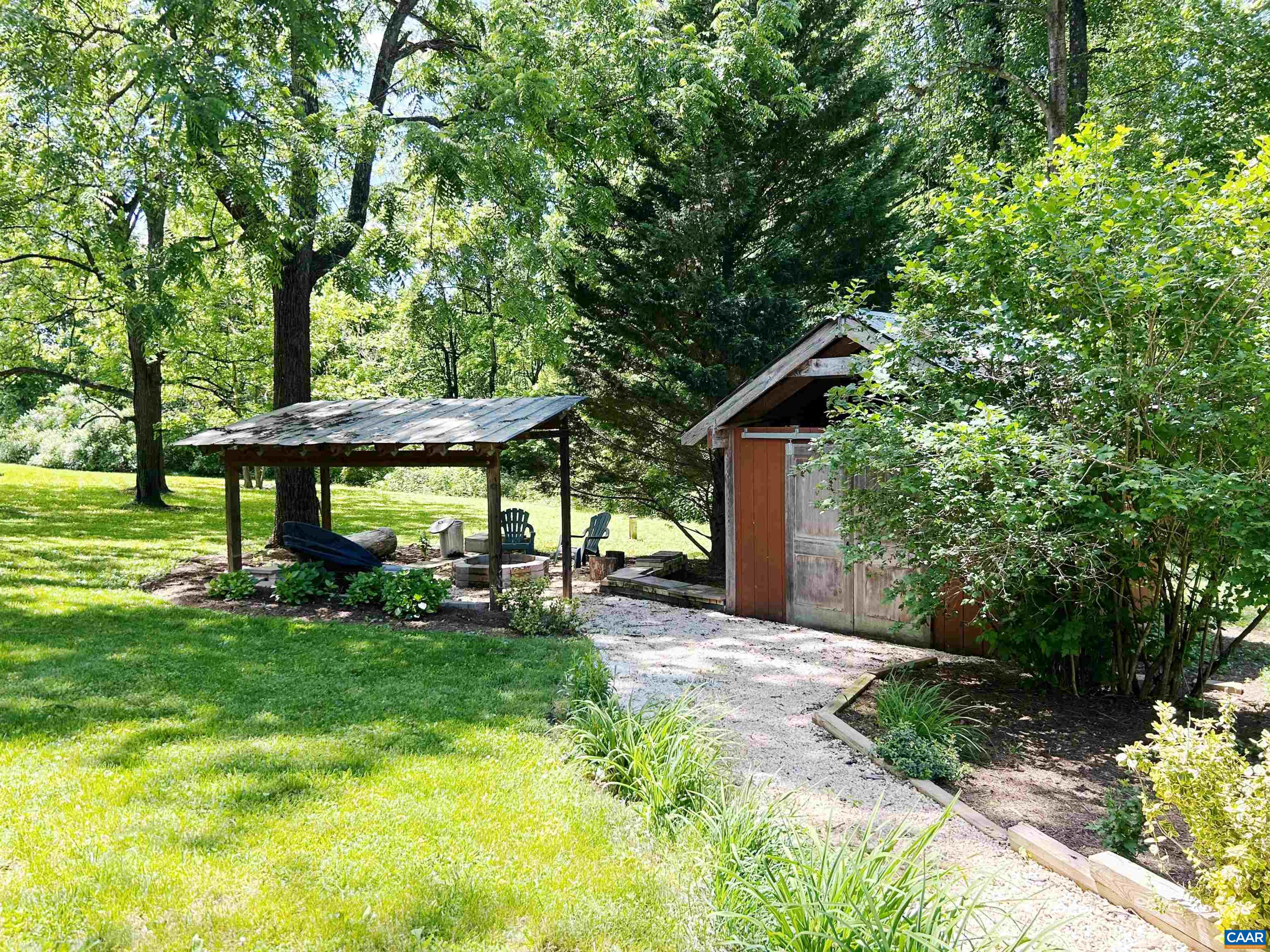 1203 MOUNTAIN RD