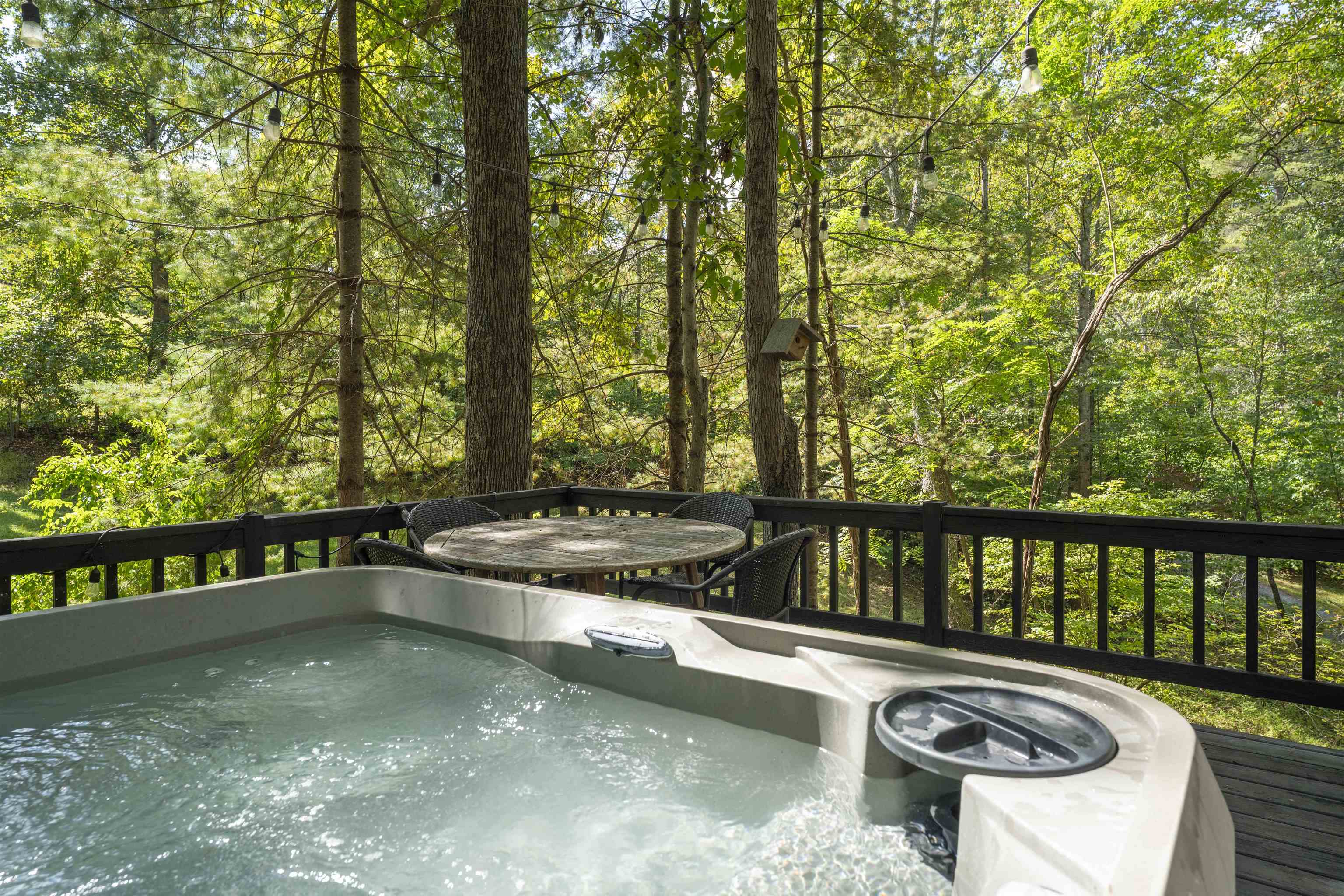 21 CREEKWOOD LN