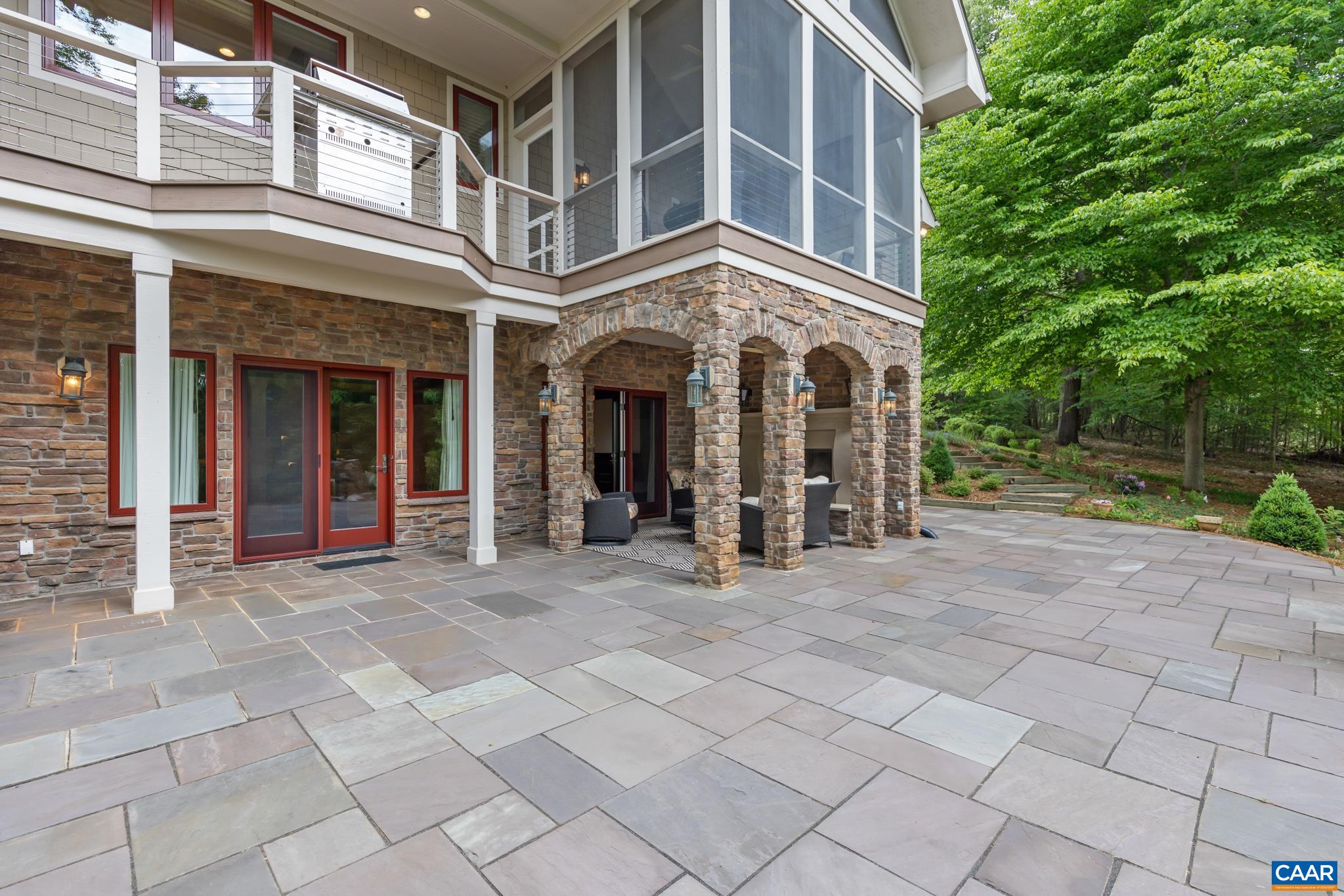 110 HIGH CREST LN