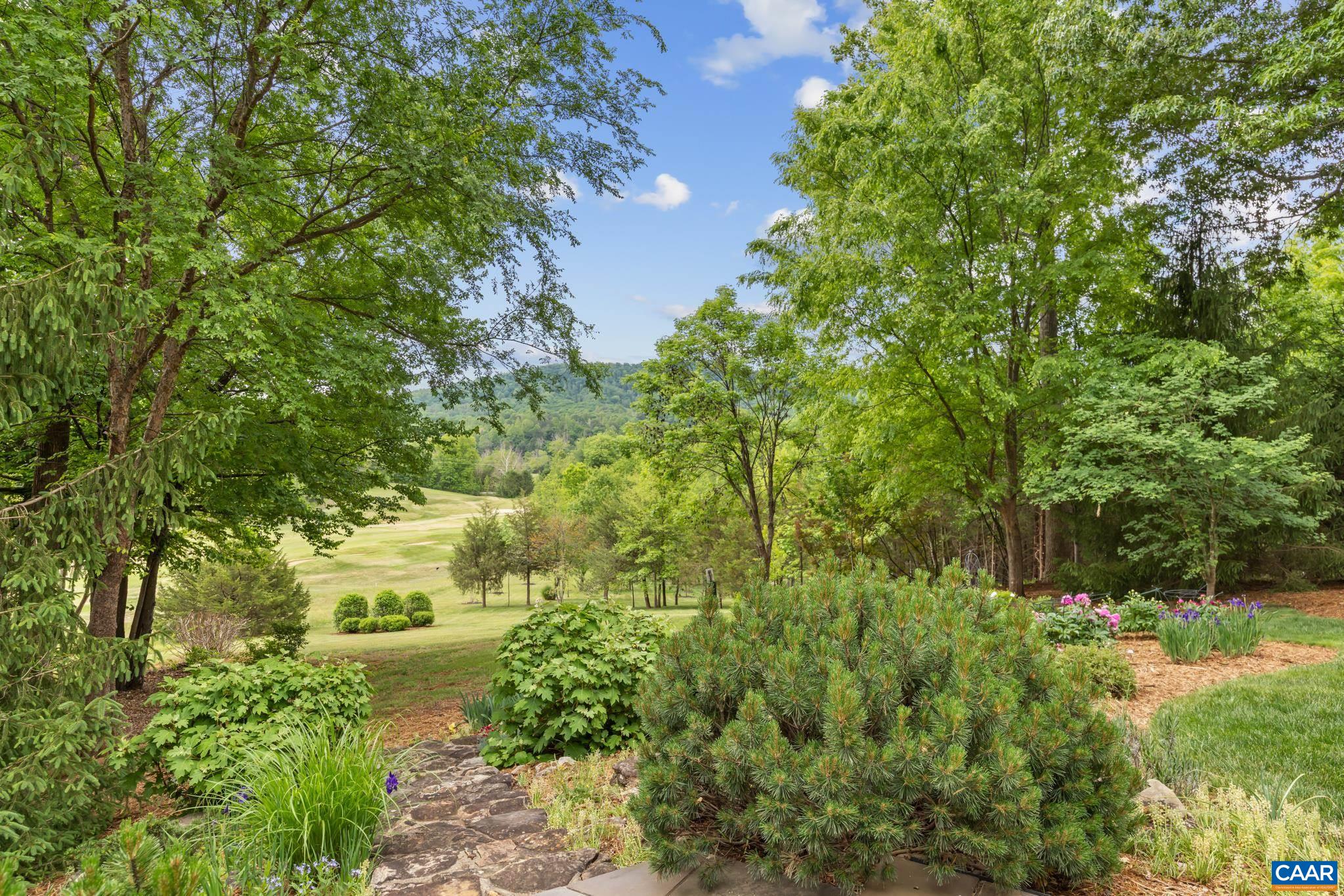 110 HIGH CREST LN