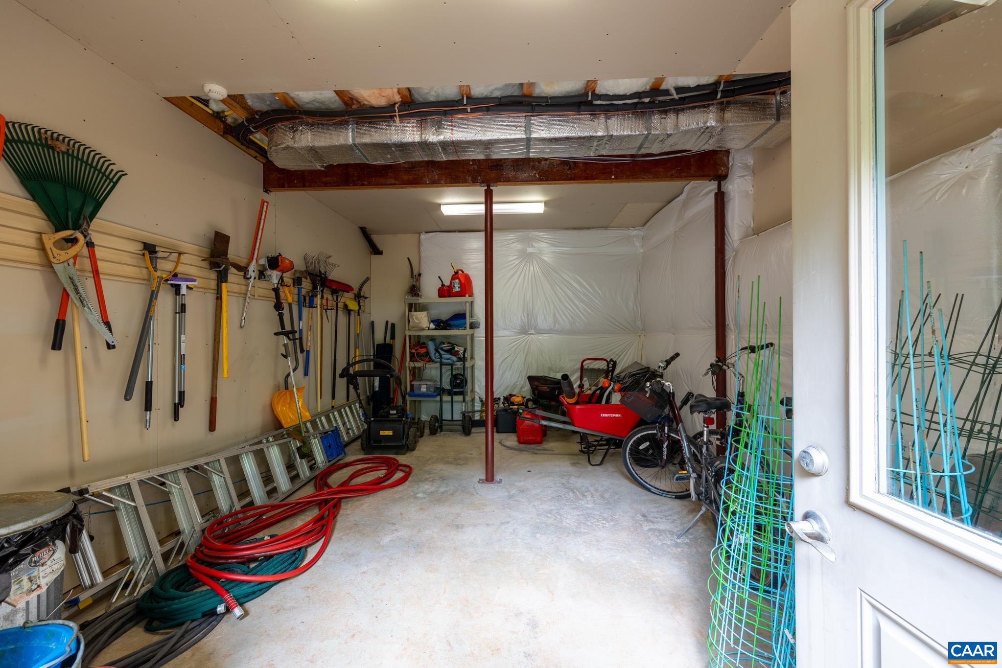 110 HIGH CREST LN