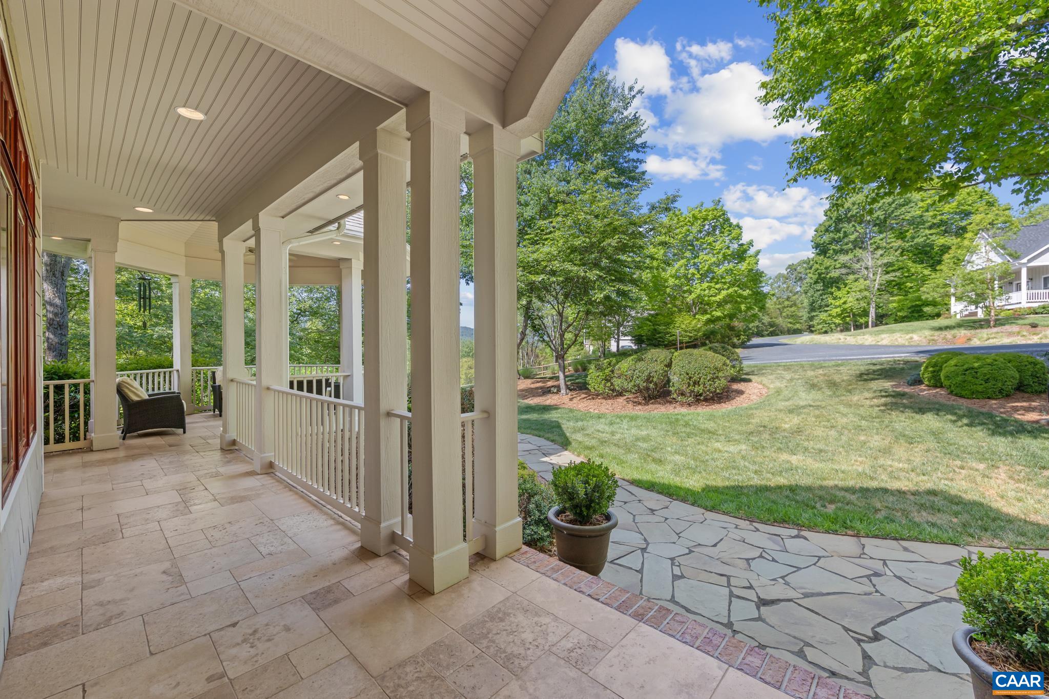 110 HIGH CREST LN