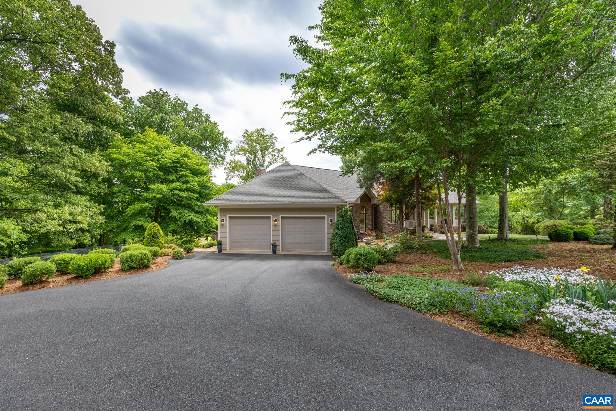110 HIGH CREST LN