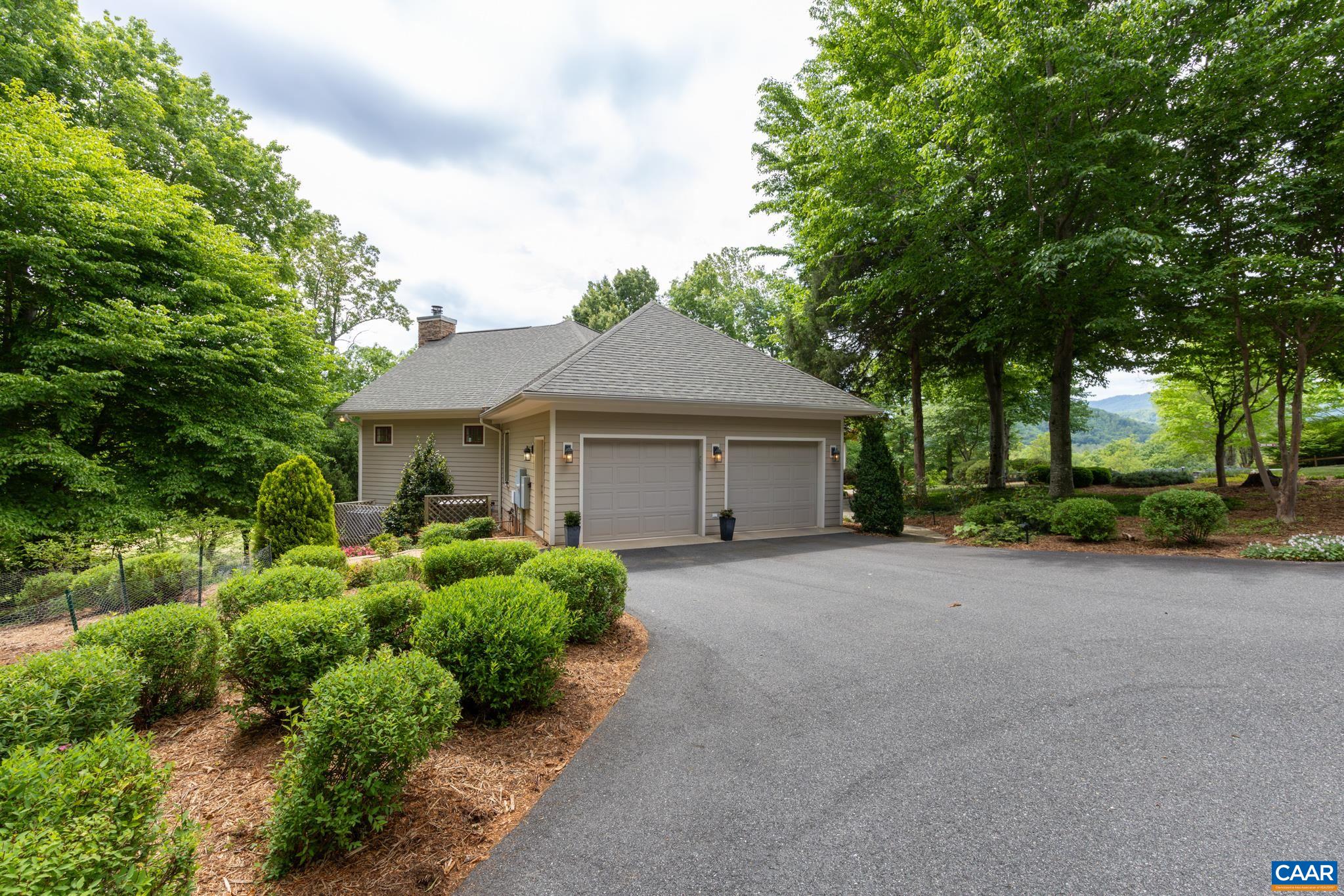 110 HIGH CREST LN