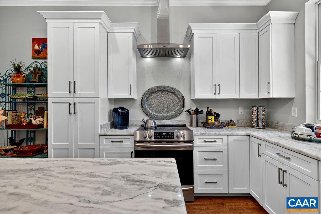 858 STONEY CREEK WEST