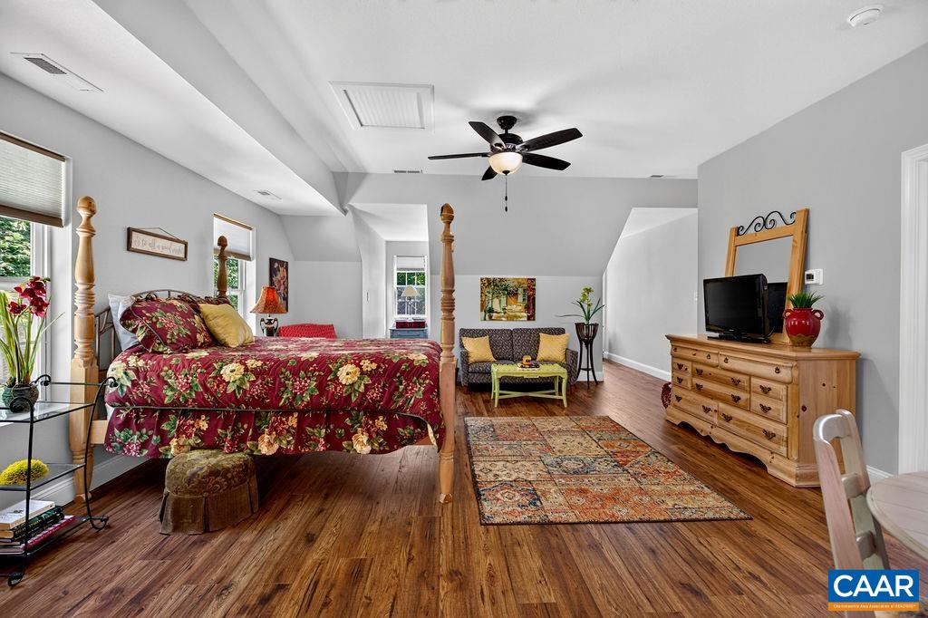 858 STONEY CREEK WEST