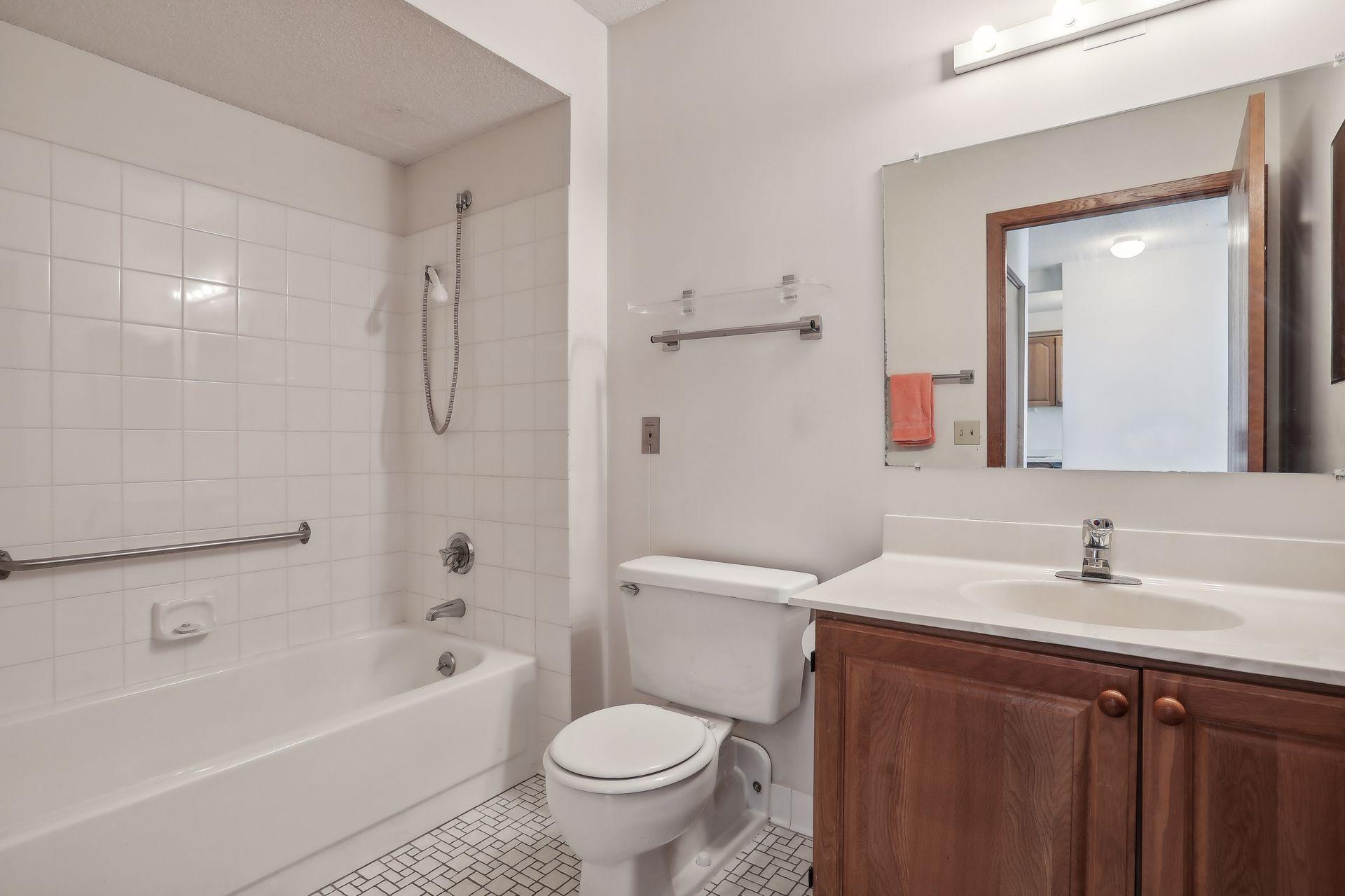 1425 W 28th Street Unit: 515