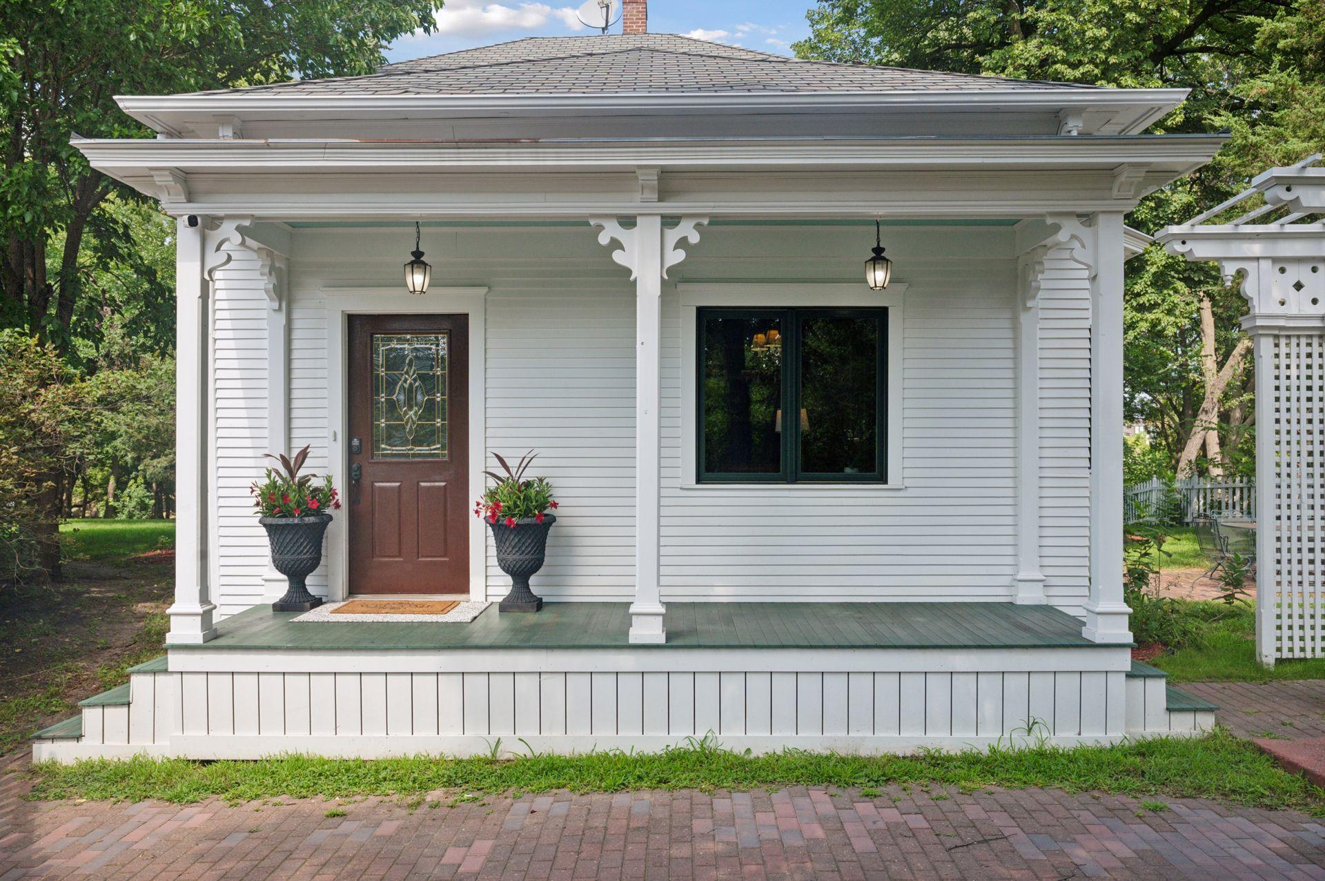 210 Dean Avenue E