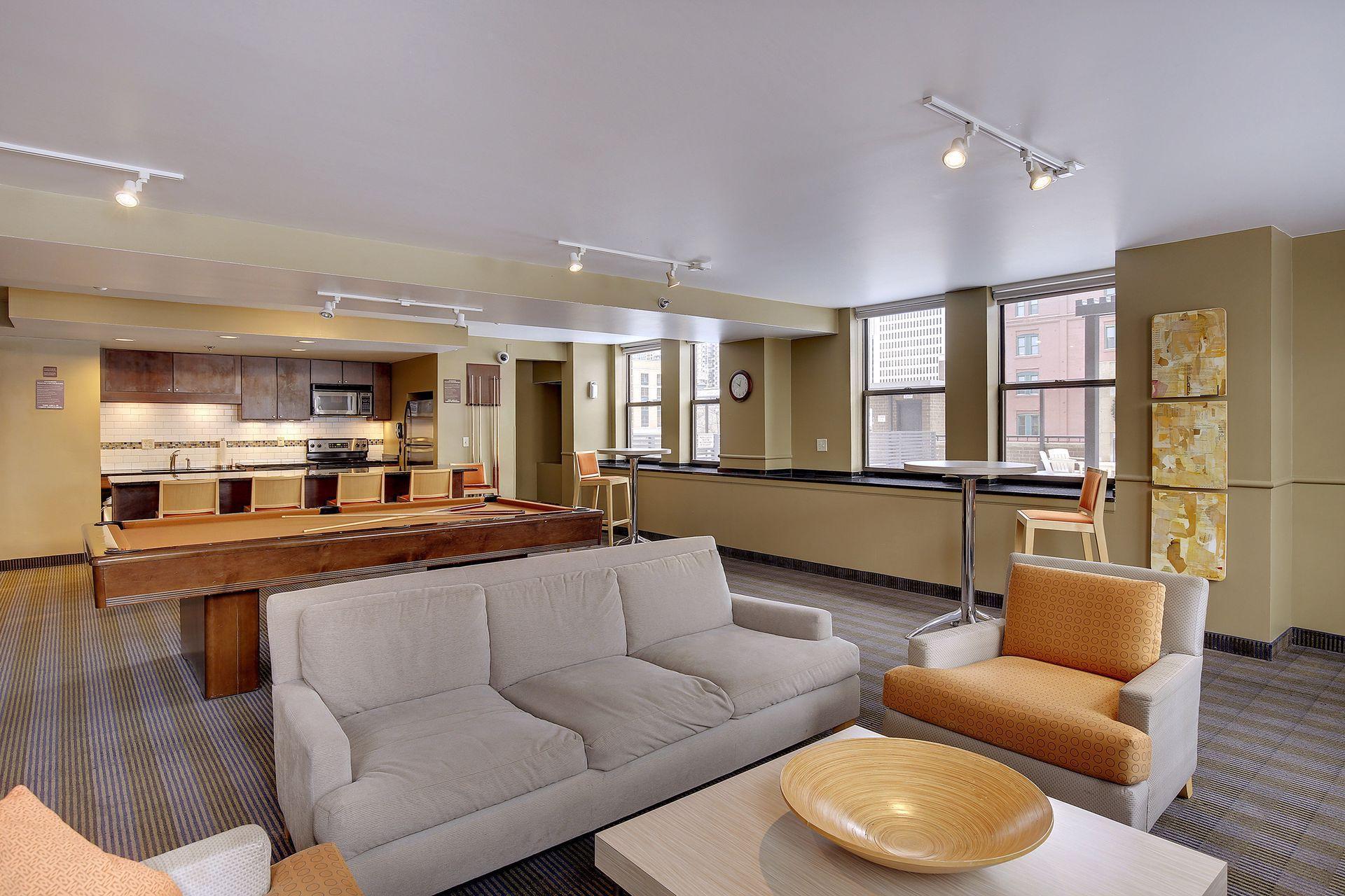 401 S 1st Street Unit: 816