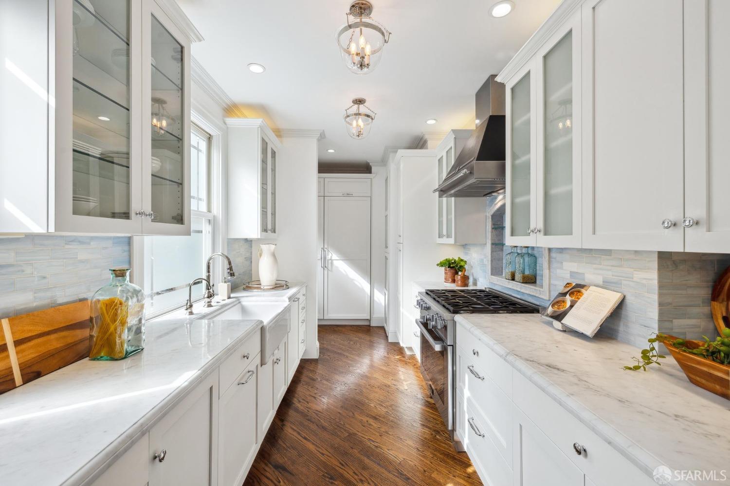 3425 Divisadero Street