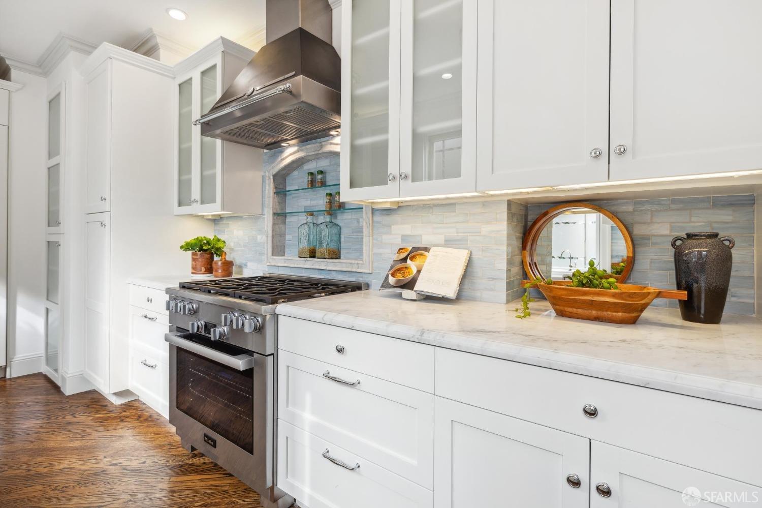 3425 Divisadero Street