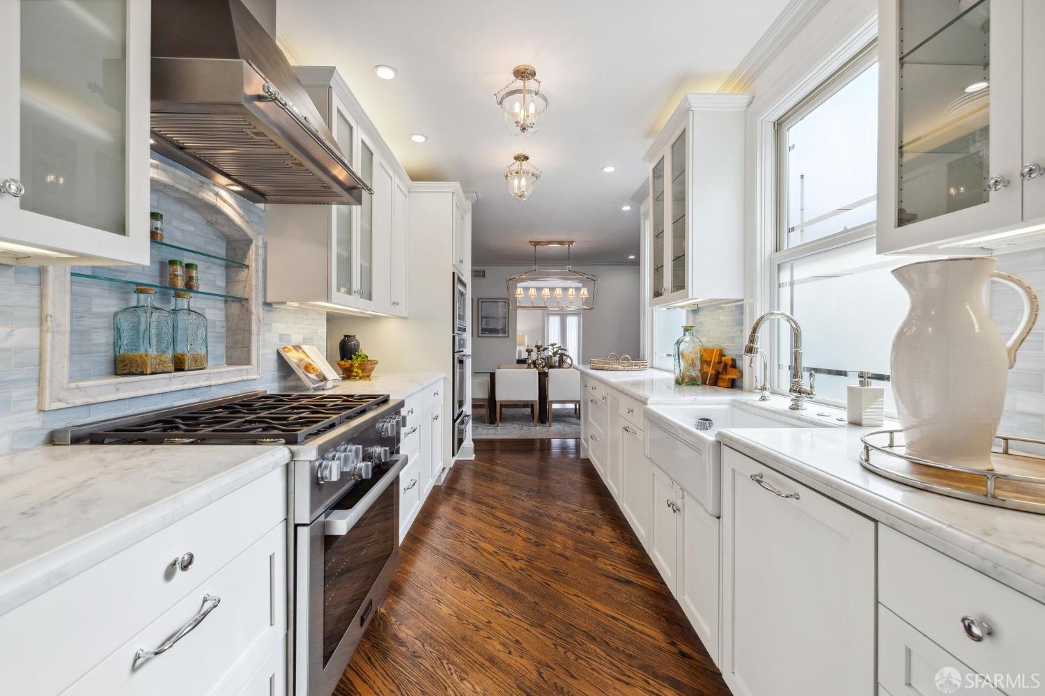 3425 Divisadero Street